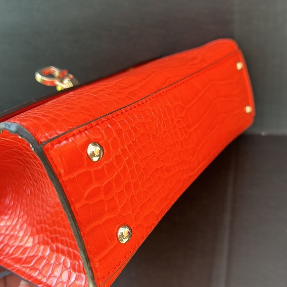 New GUESS Stephi Top-Handle Flap Bag - Picture 10 of 10